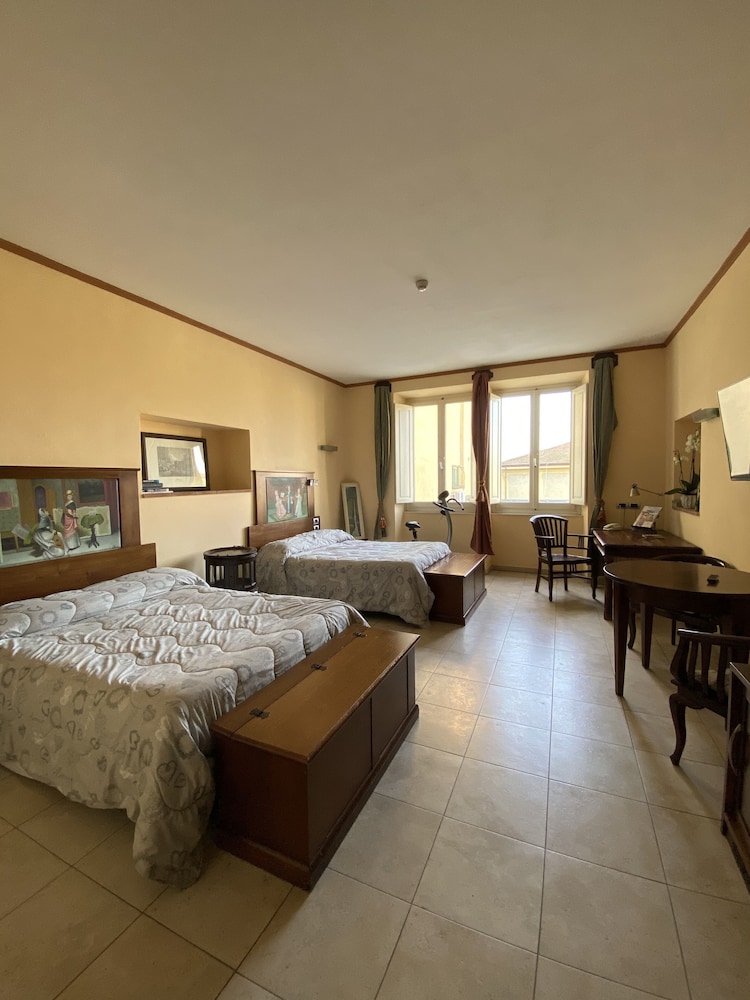 Vogue Hotel 19/70