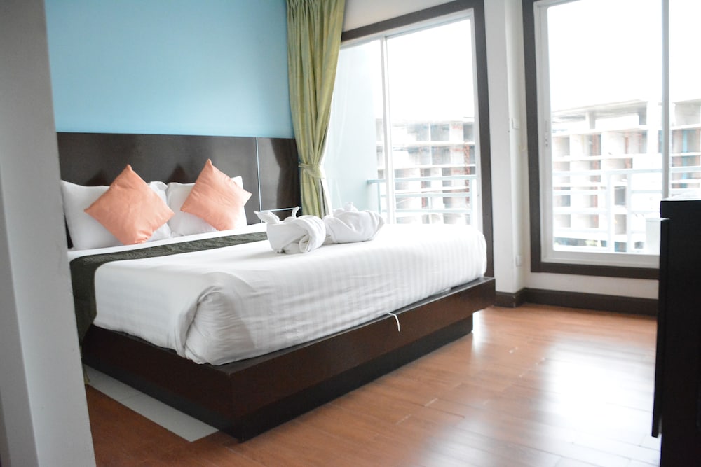 Standard, Double Bed, Zephyr Grand Hotel 2/6