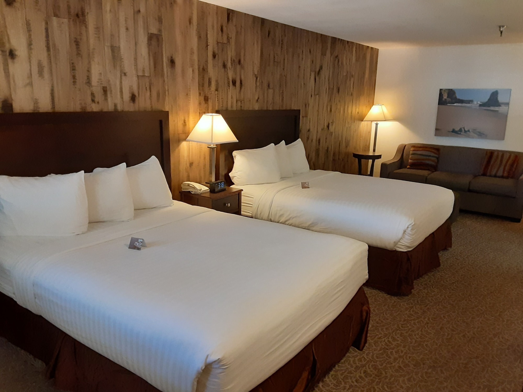 DELUXE, 2 QUEEN BEDS, SOFA