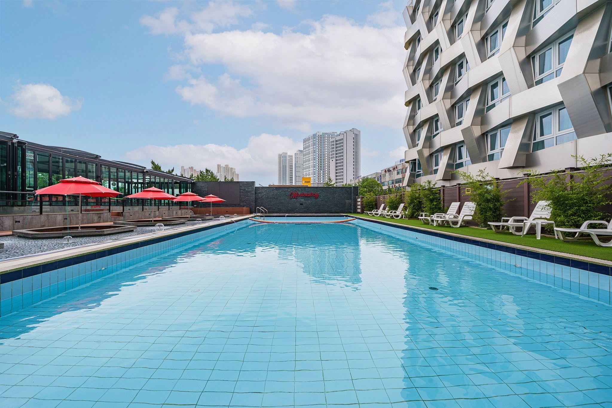 Chungchoho Best Hotel 40/42