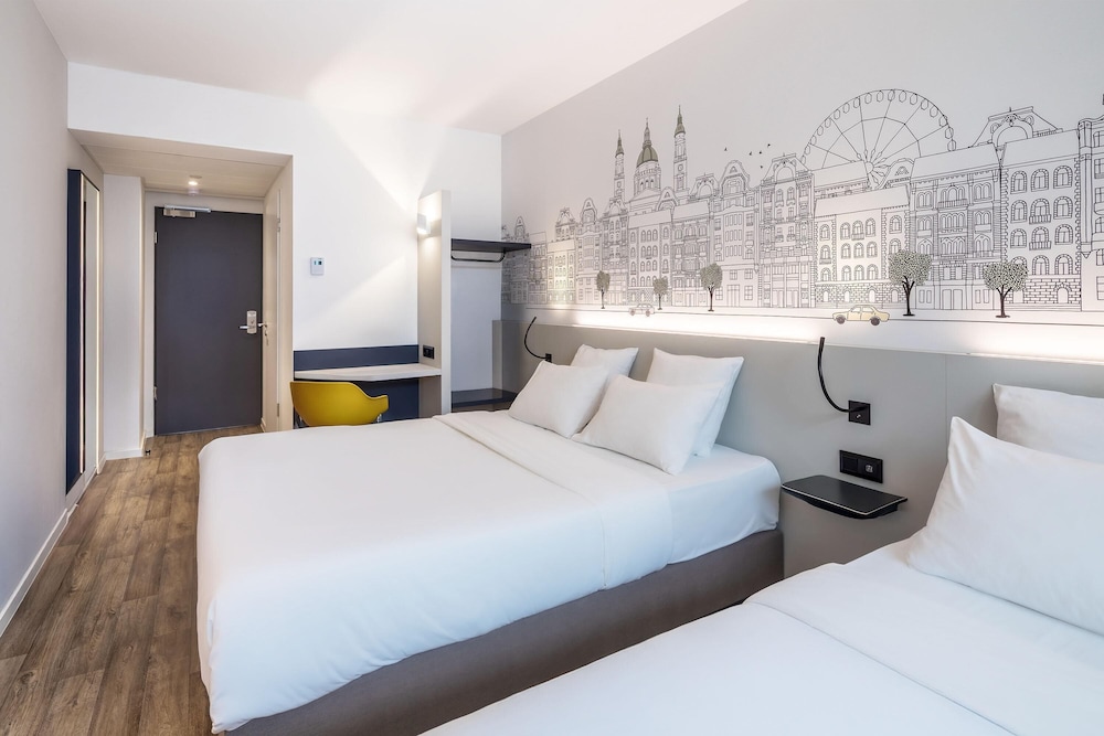 Standard, Triple, 1 Queen and 1 Single Bed
