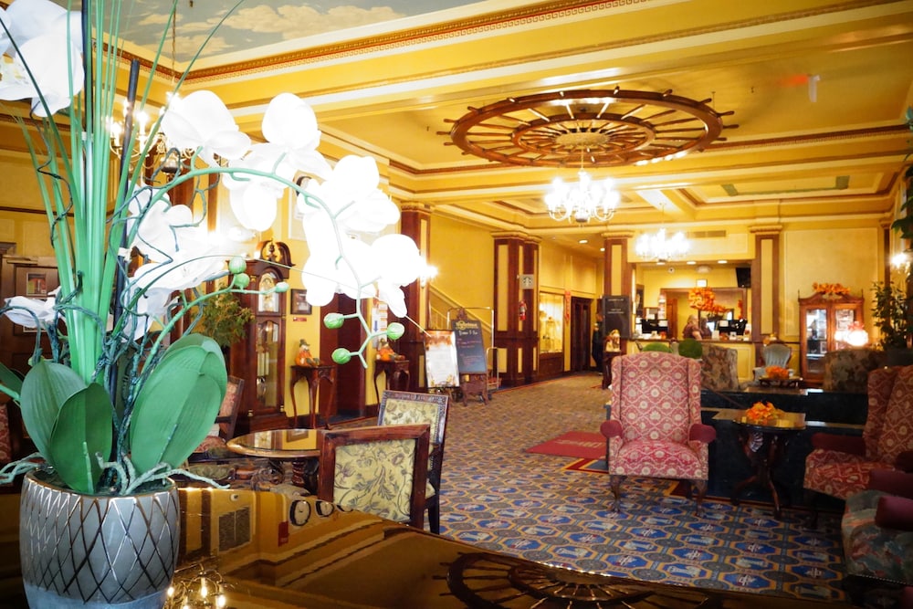 The Lafayette A grand Riverboat Era Hotel 47/77