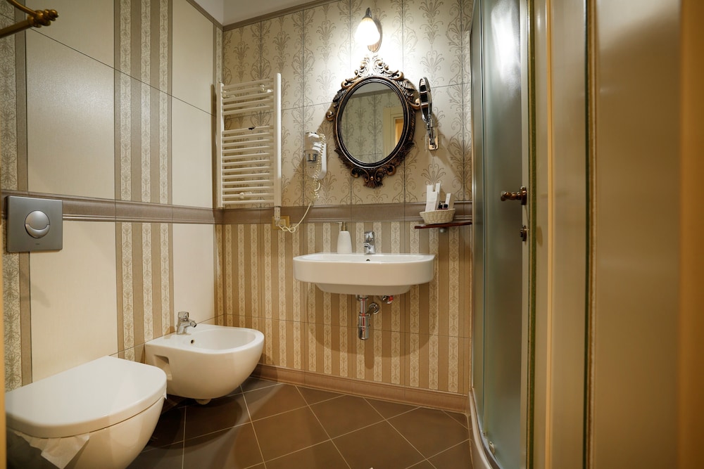 2 Kitarrat Boutique Hotel and Spa 33/34