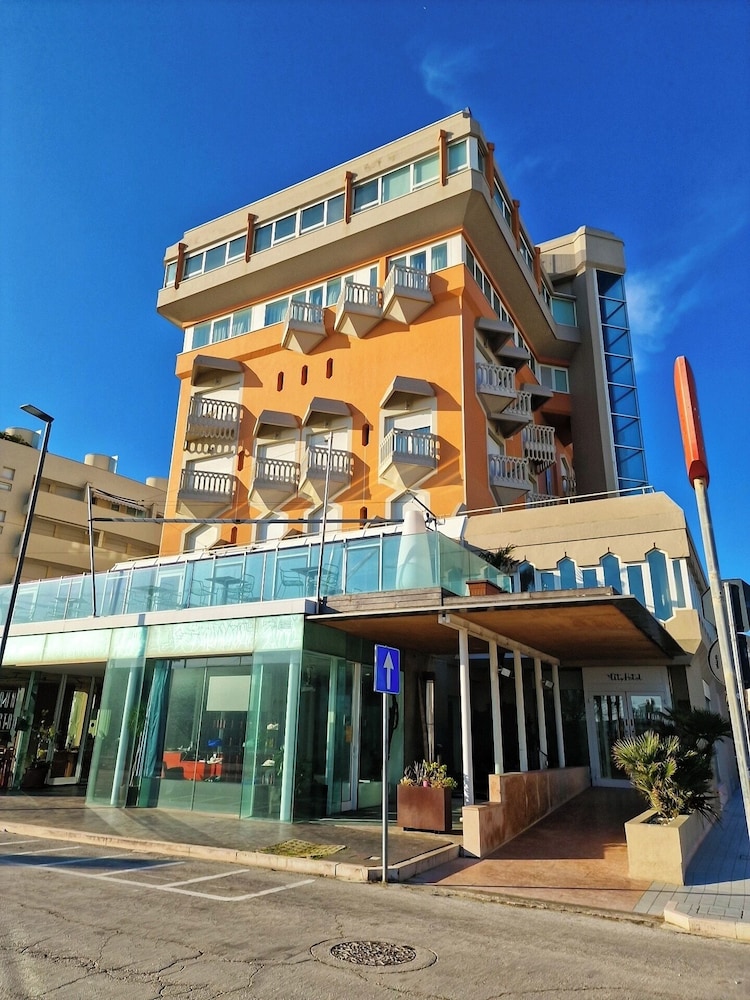 City Hotel 4/62