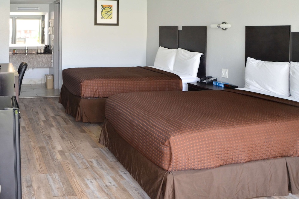 Rodeway Inn Sun City Center 20/46