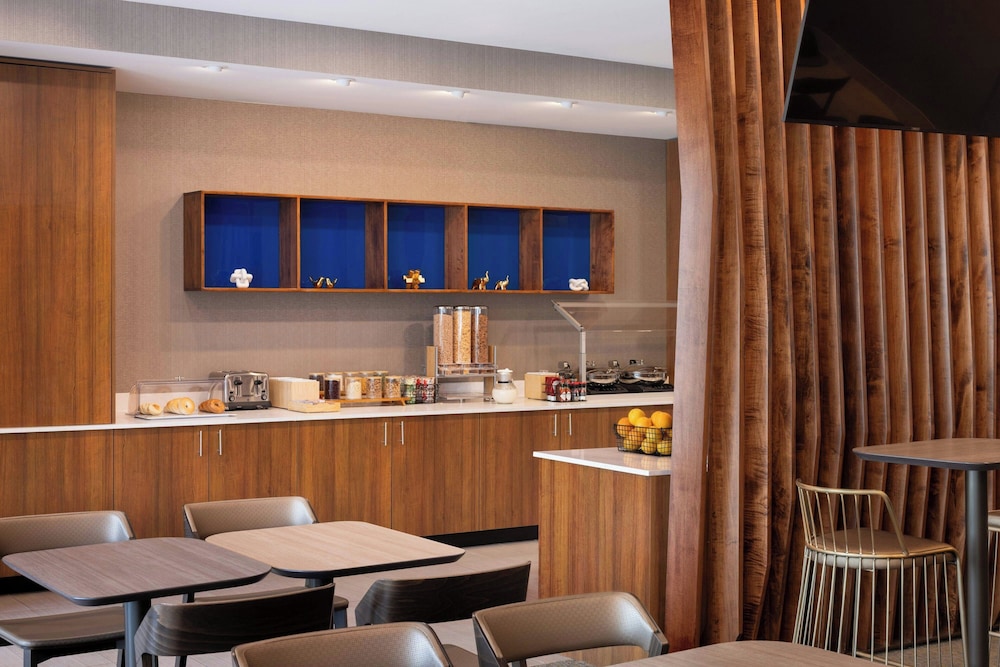 SpringHill Suites Detroit Sterling Heights 27/35