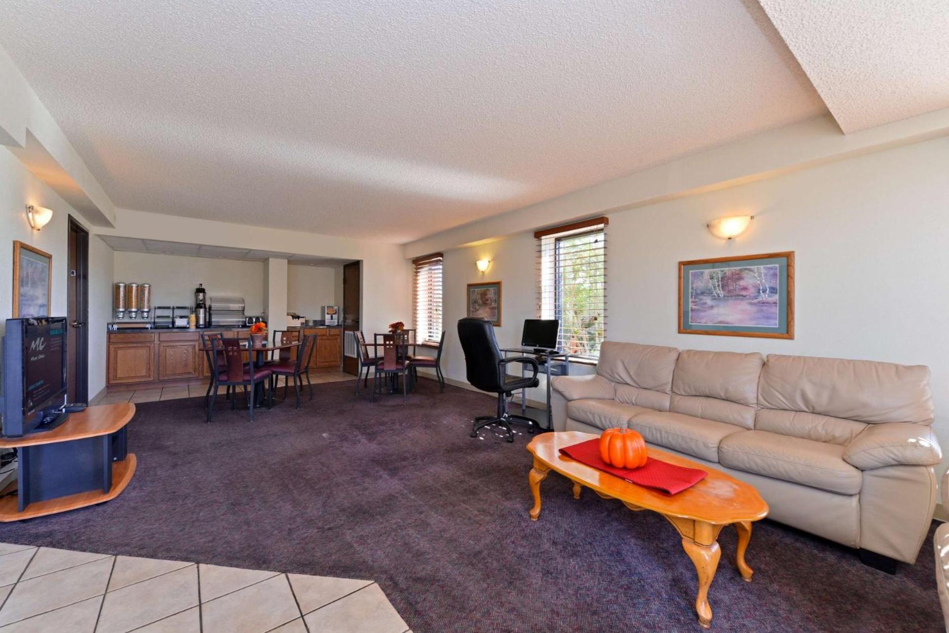 Executive Plus Inn and Suites 14/20