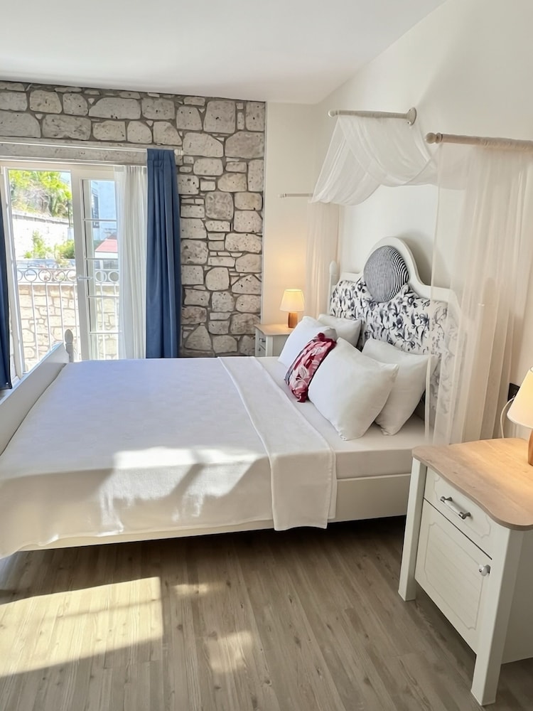 Mavi Konak Otel Alacati 24/49