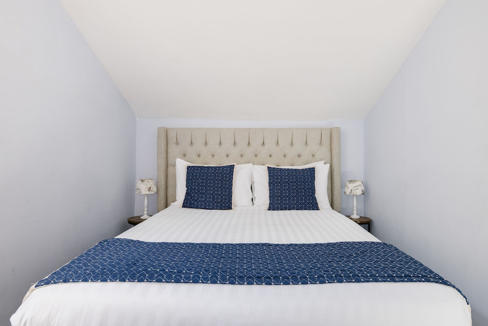 LOFT, KING BED