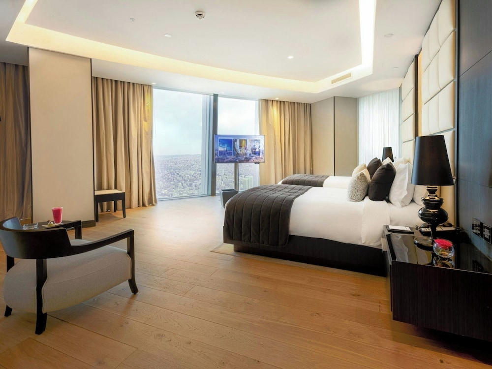 Suite, King Bed, Boulevard View