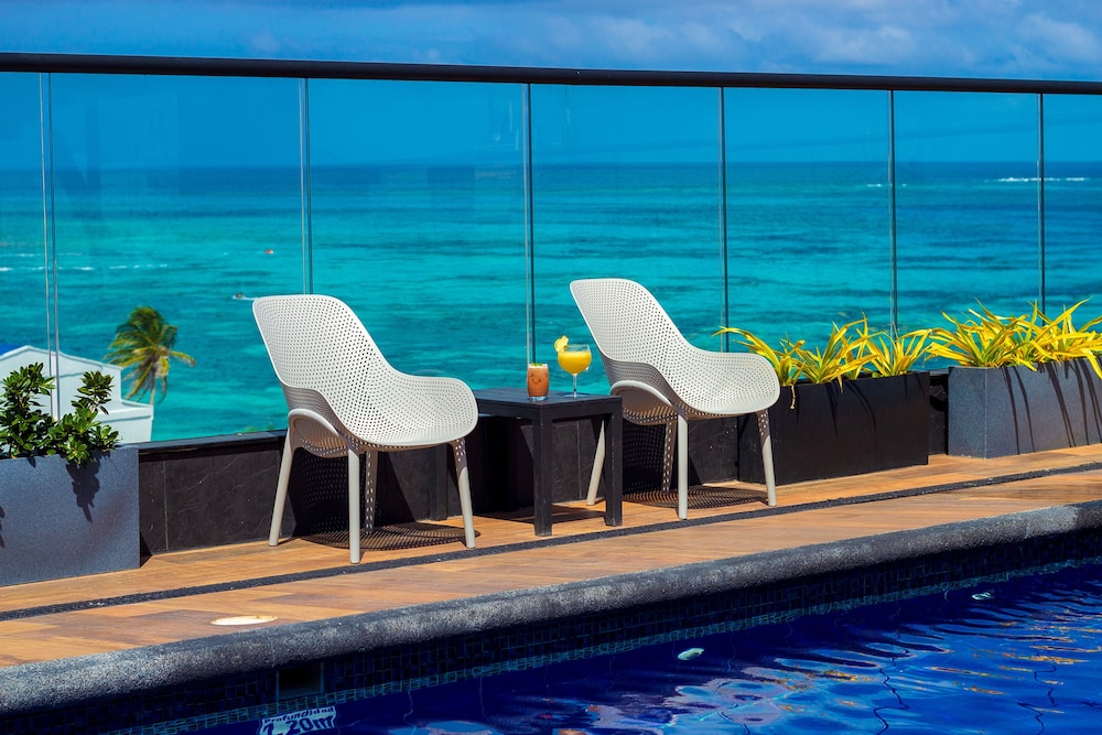 Sea Avenue Hotel 43/47