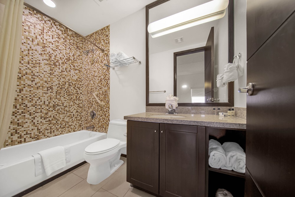 Peninsula Island Resort Spa All Suites 62/66
