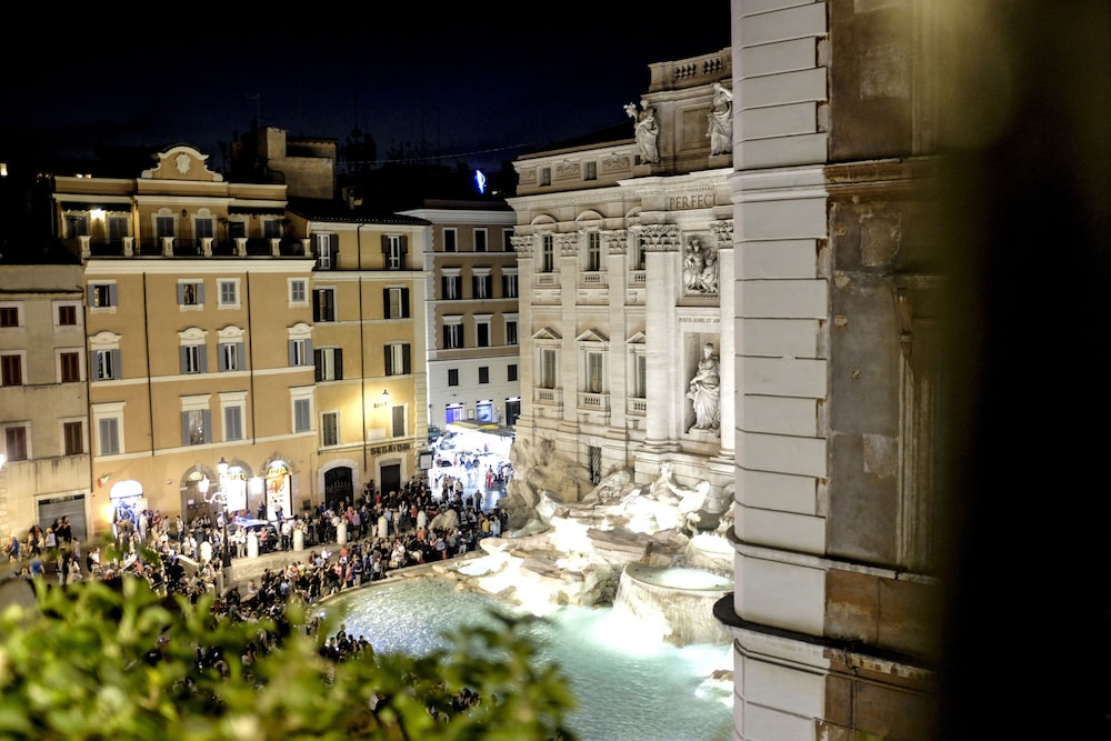 Relais Fontana di Trevi 56/64