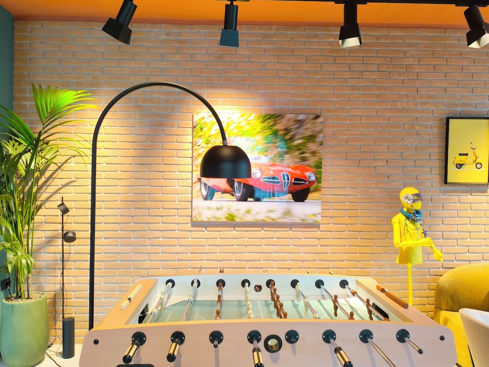 Moxy Verona 3/50