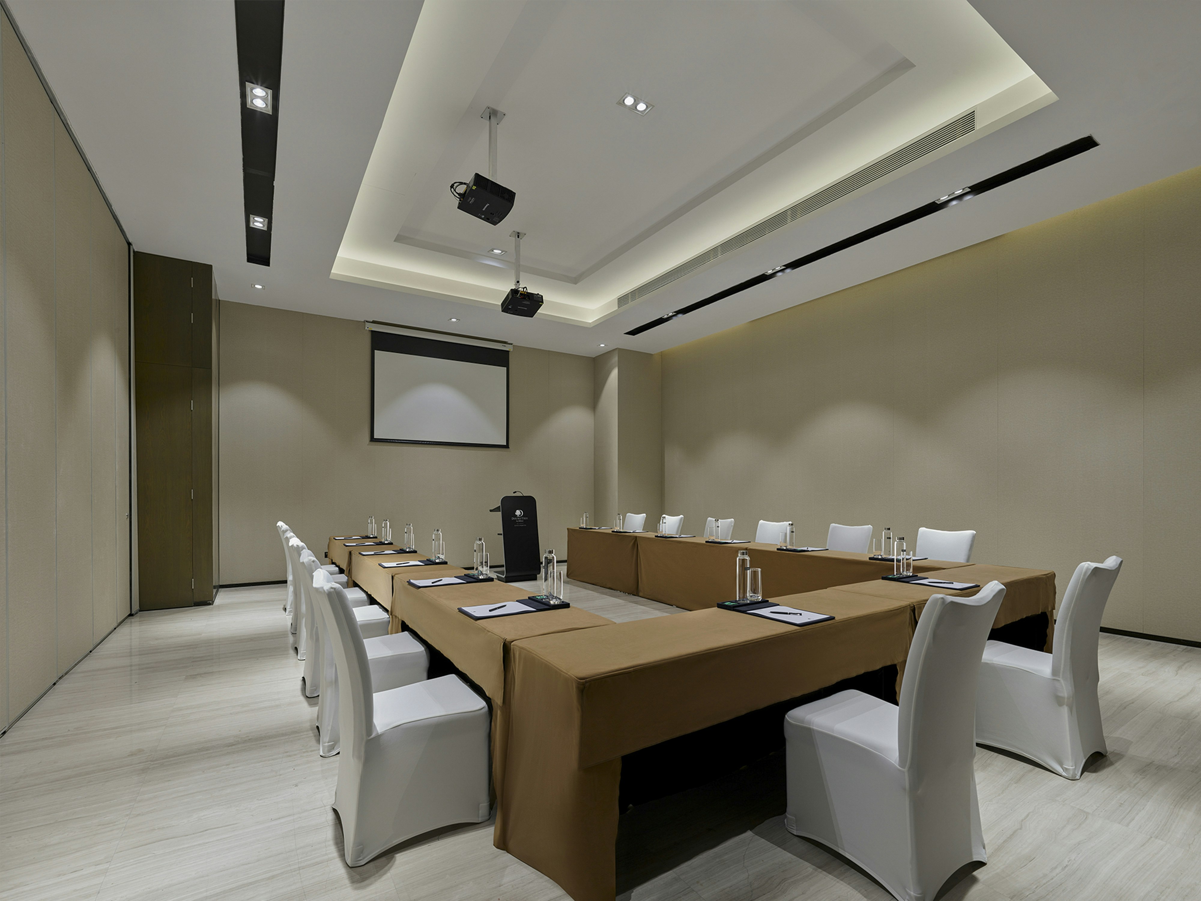 DoubleTree by Hilton Quzhou 45/49