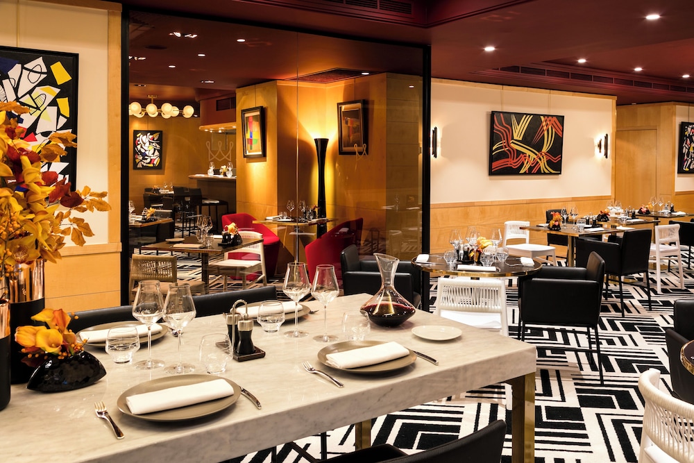 Warwick Paris Champs-Elysees 47/64