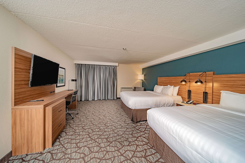 2 Queen Beds, Tower B