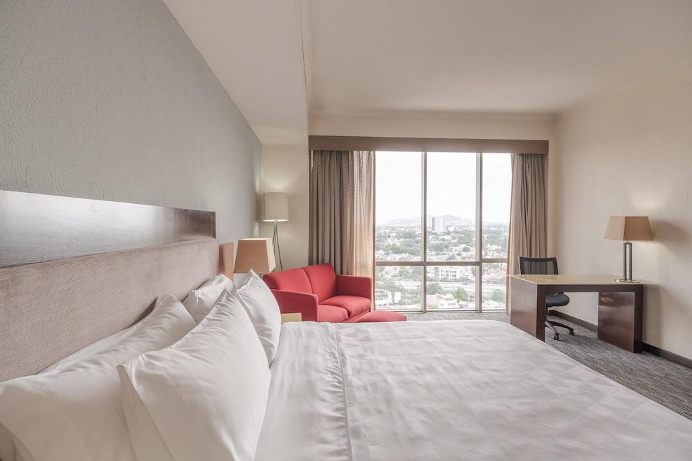 HOLIDAY INN SELECT GUADALAJARA 17/72