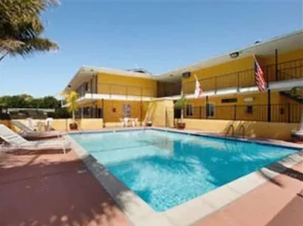 Lotus Of Lompoc - A Great Hospitality Inn 11/32
