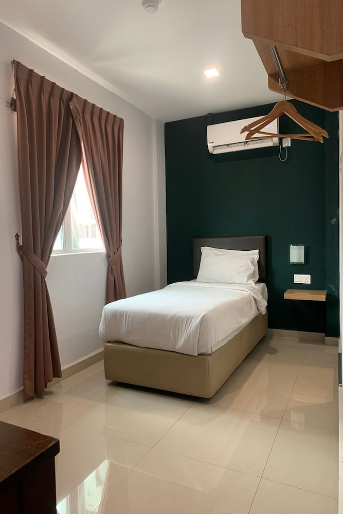 Room V @ Jalan Megat by ZUZU 17/29