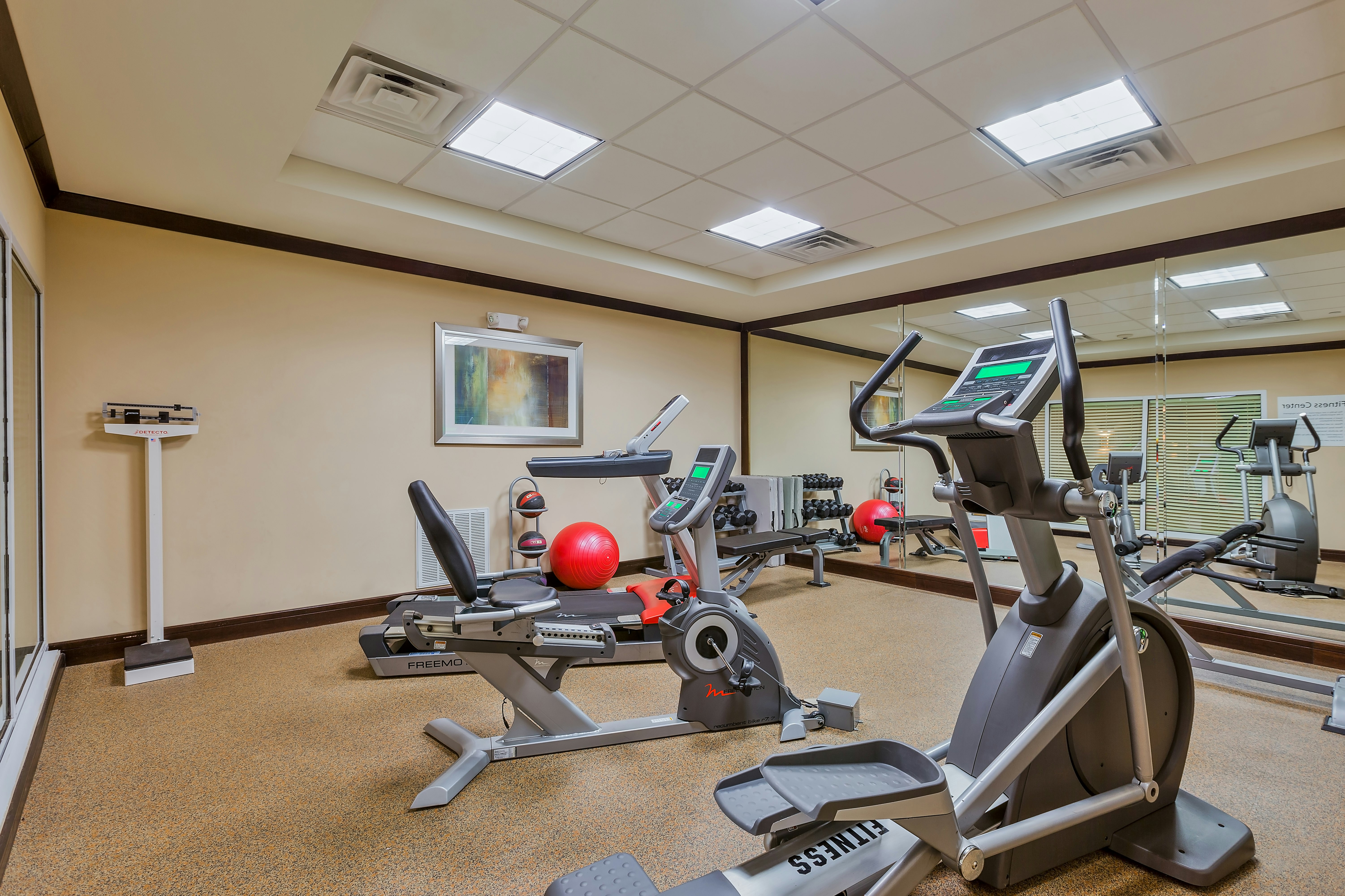 Holiday Inn Express Hotel And Suites Alpine Southeast 33/53