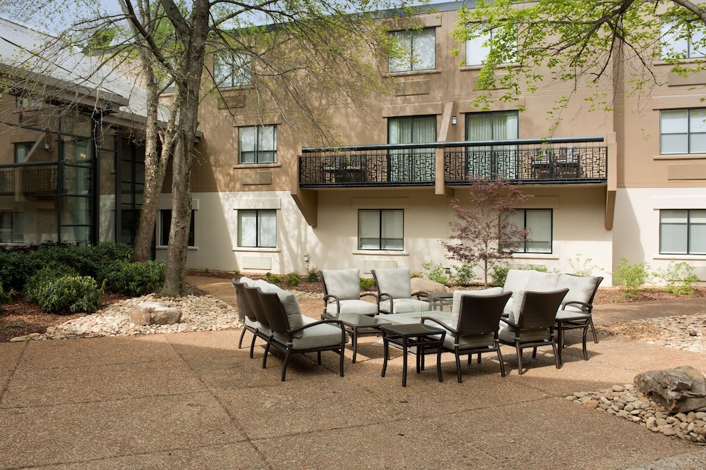 Holiday Inn Express Nashville Airport 33/49
