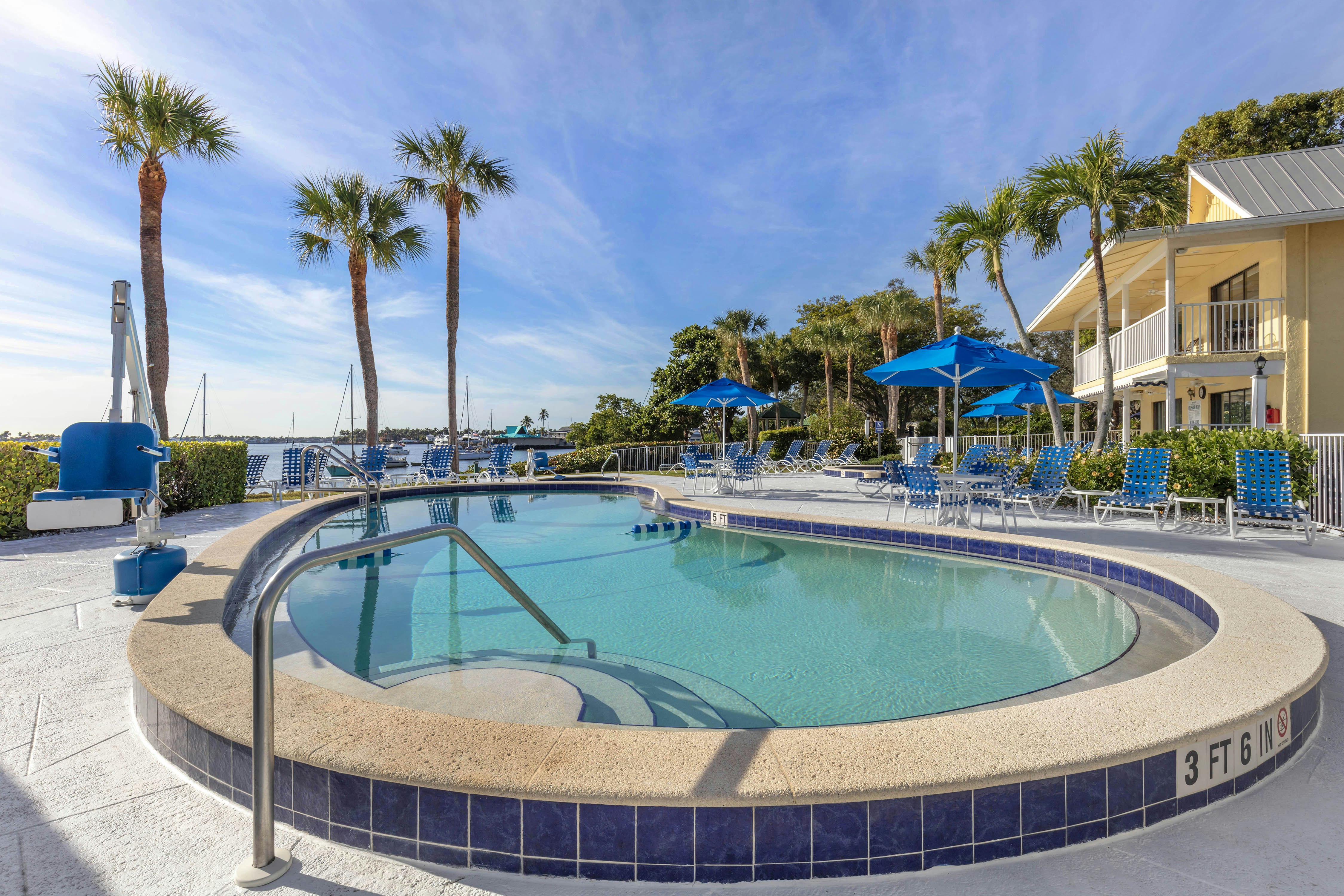 Hilton Vacation Club Charter Club Naples Bay 16/16