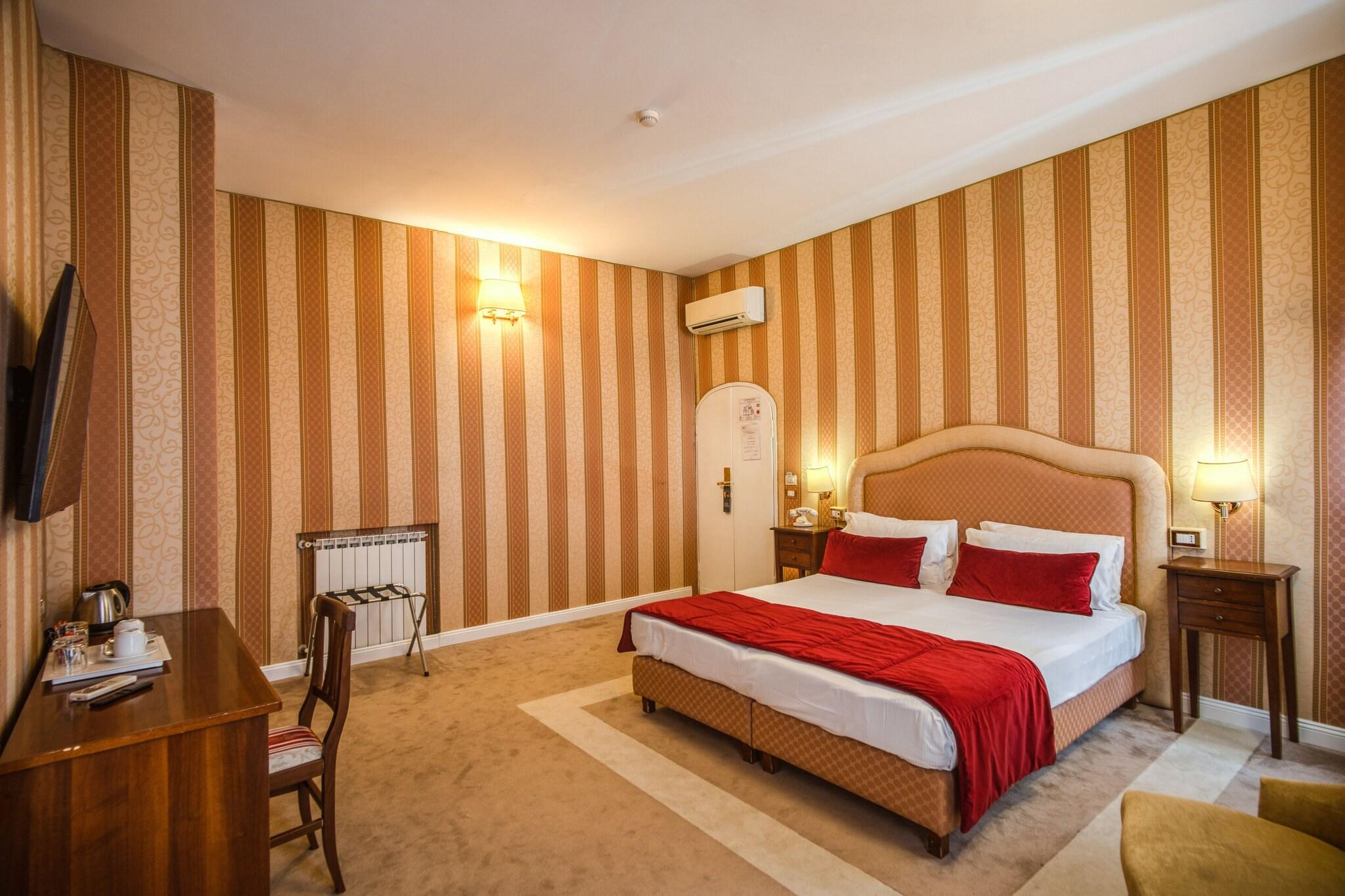غرفة سوبيريور بسريرين منفصلين، Relais Fontana di Trevi 3/10