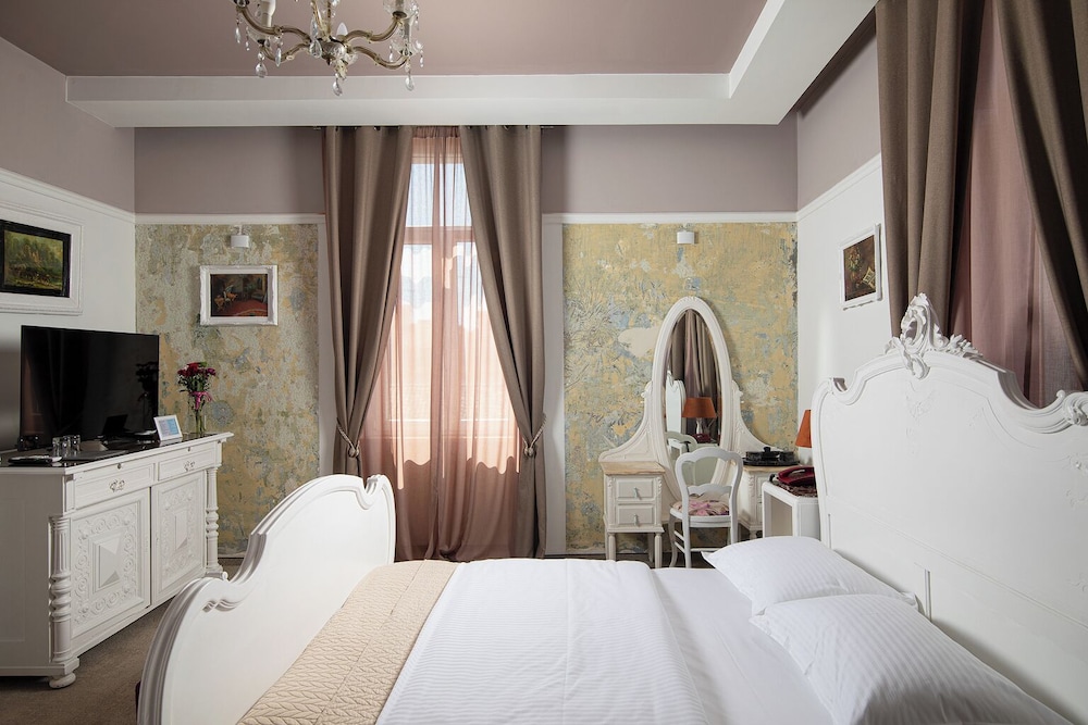 Victorian, Superior, Queen Bed