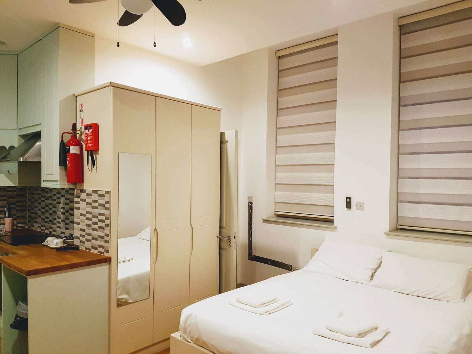 COMFORT, STUDIO, KITCHEN