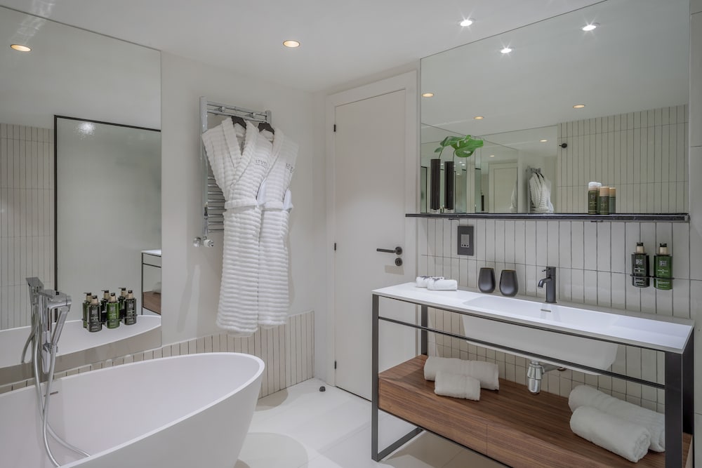 The Level At The Melia White House 46/47