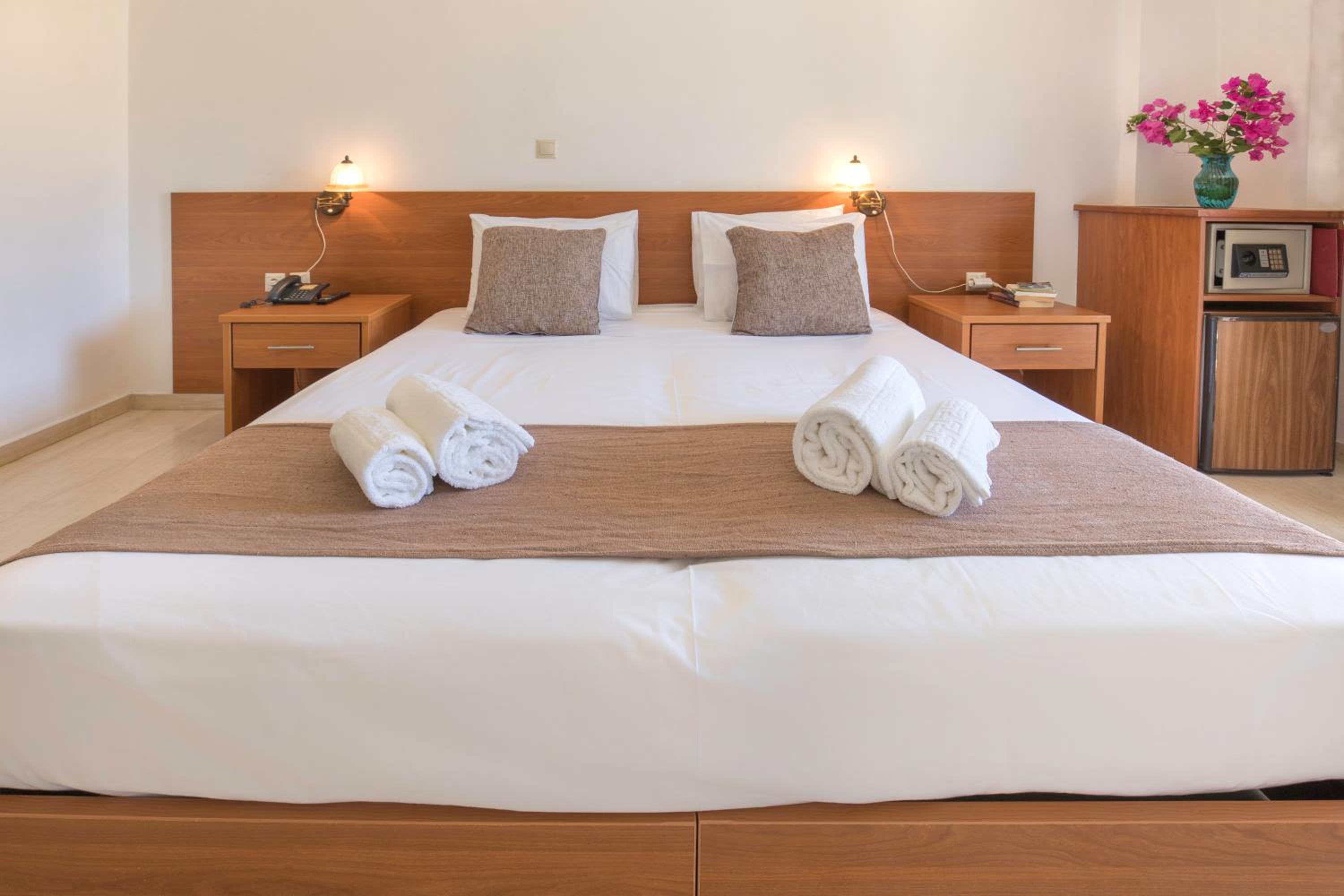Room, Double or Twin Bed, Garden View