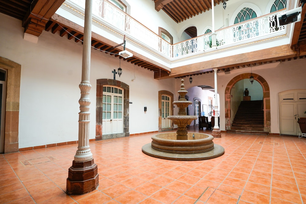 Hotel Senorial 23/50