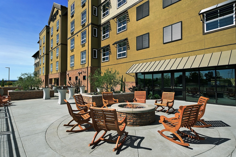 Oxford Suites Paso Robles 42/54
