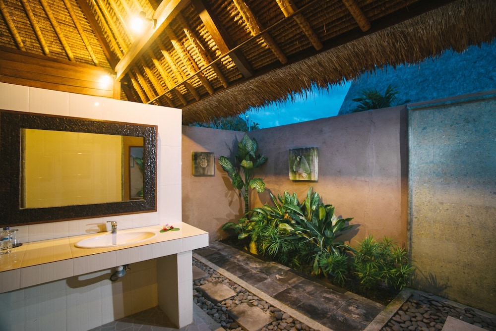 Lembongan Bay Shore Huts 34/71