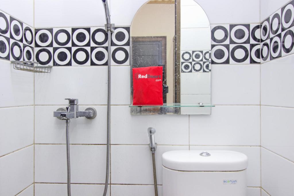 Reddoorz Plus Near Isola Upi 30/30