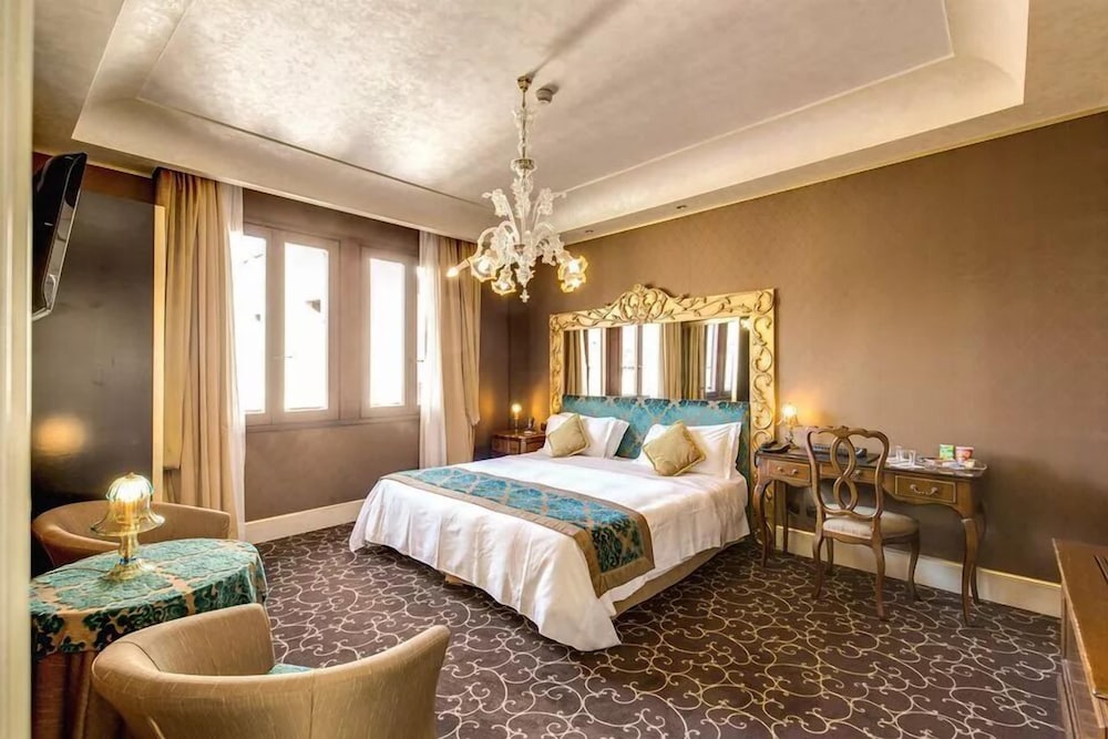 Pesaro Palace 15/60