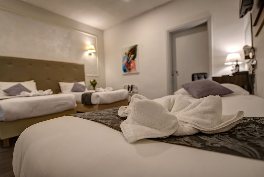 غرفة قياسية ثلاثية بثلاثة أسرّة، Europa Hotel 3/4