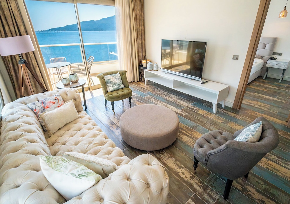 Aurasia Beach Hotel 49/69