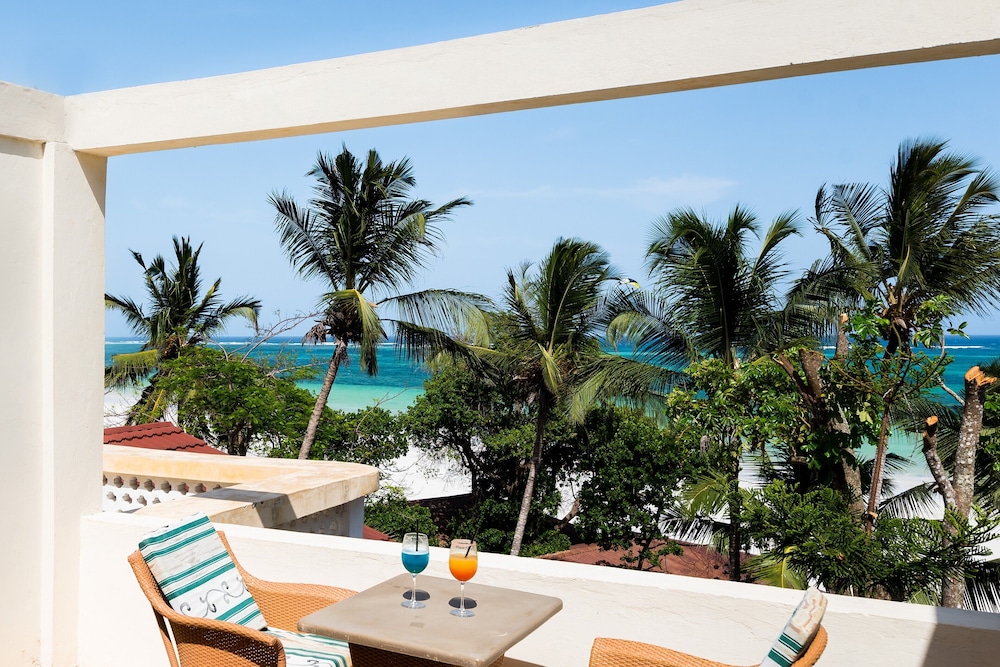 Blue Marlin Beach Hotel 34/50
