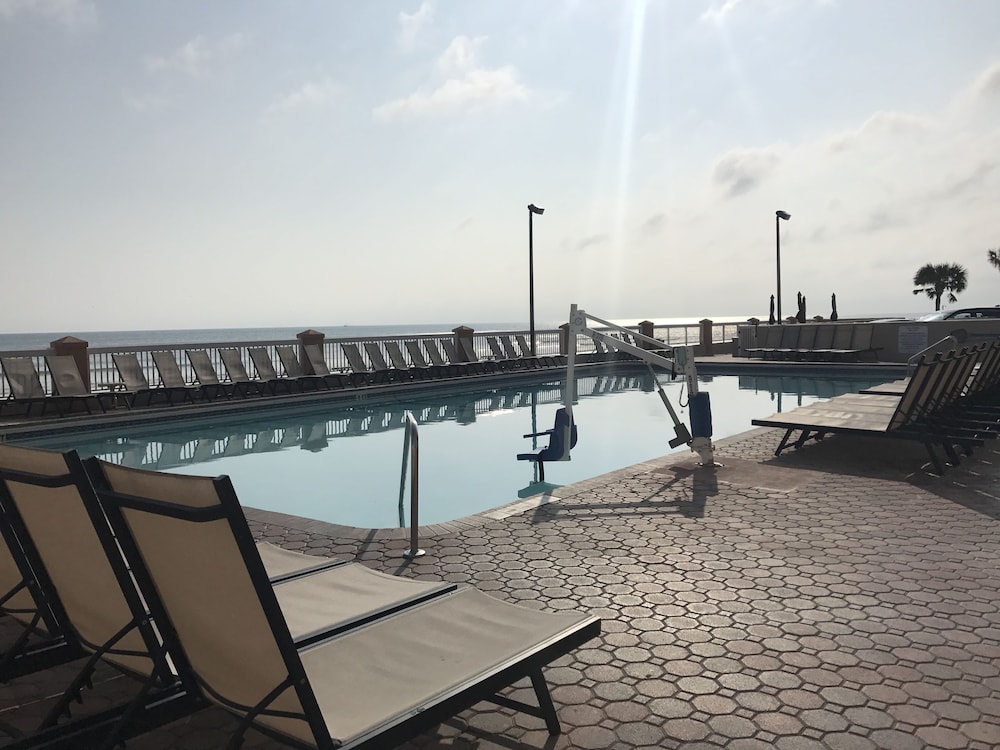 Hampton Inn Daytona Beach Shores 34/45