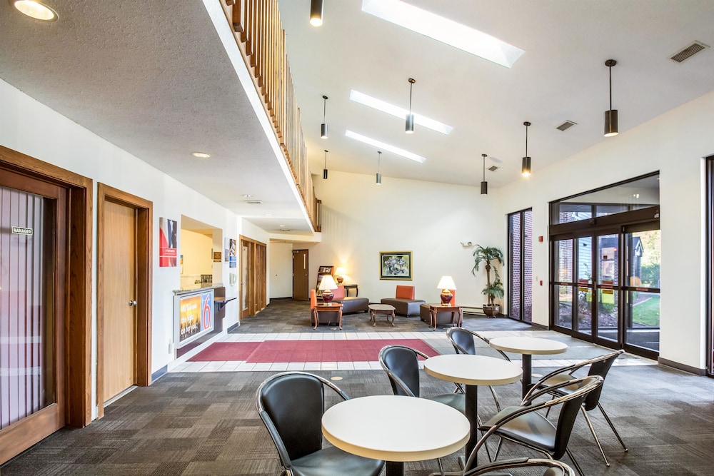 Motel6 Saukville, WI 36/54