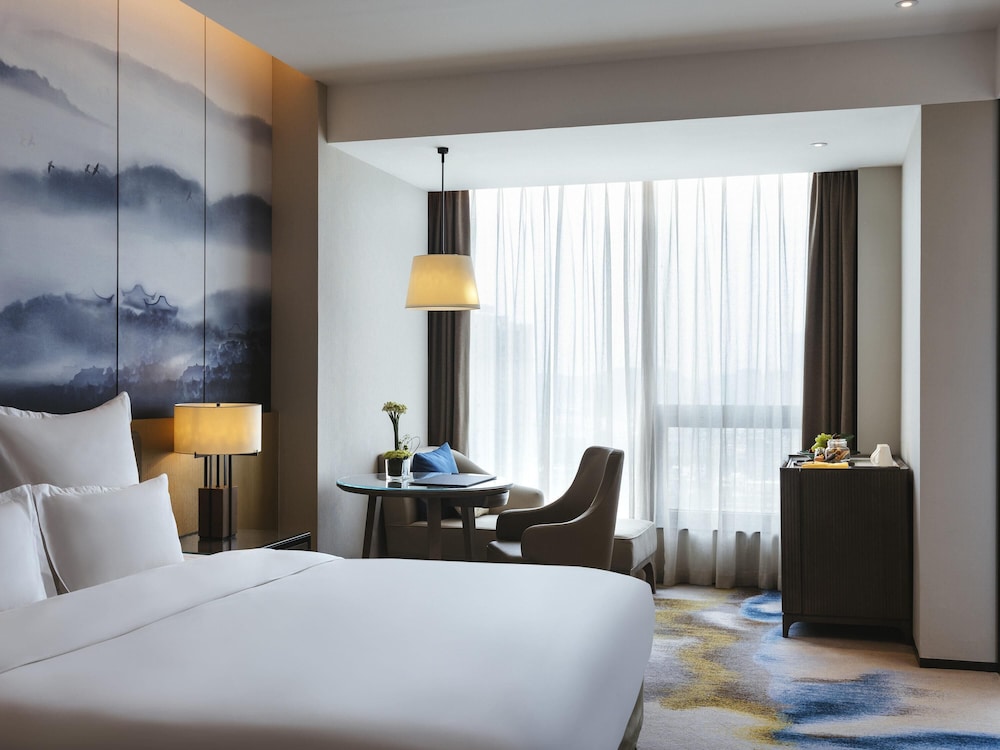 SUPERIOR, KING BED, CITY VIEW
