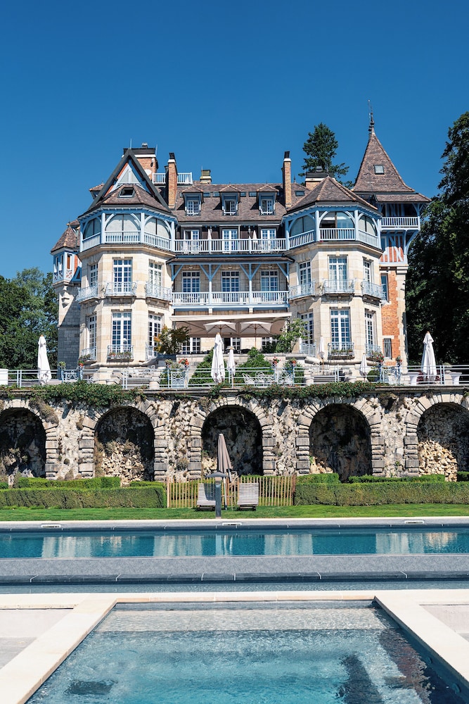 Relais Chateaux Chateau Des Avenieres 1/46