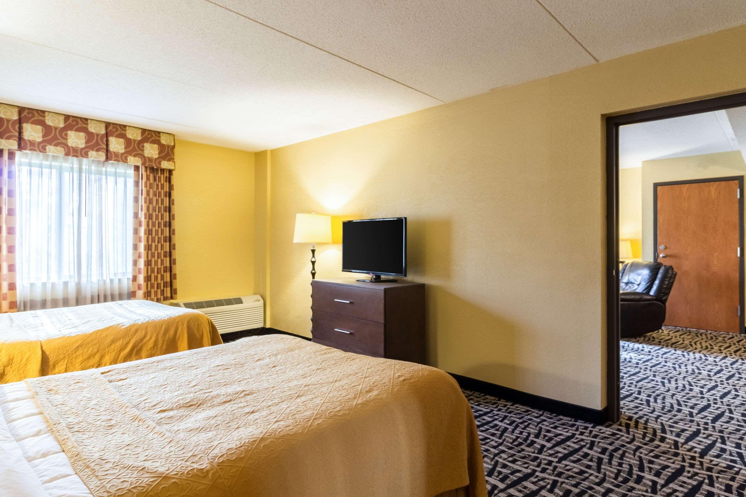 UPGRADE, EFFICIENCY, SUITE, 2 QUEEN BEDS