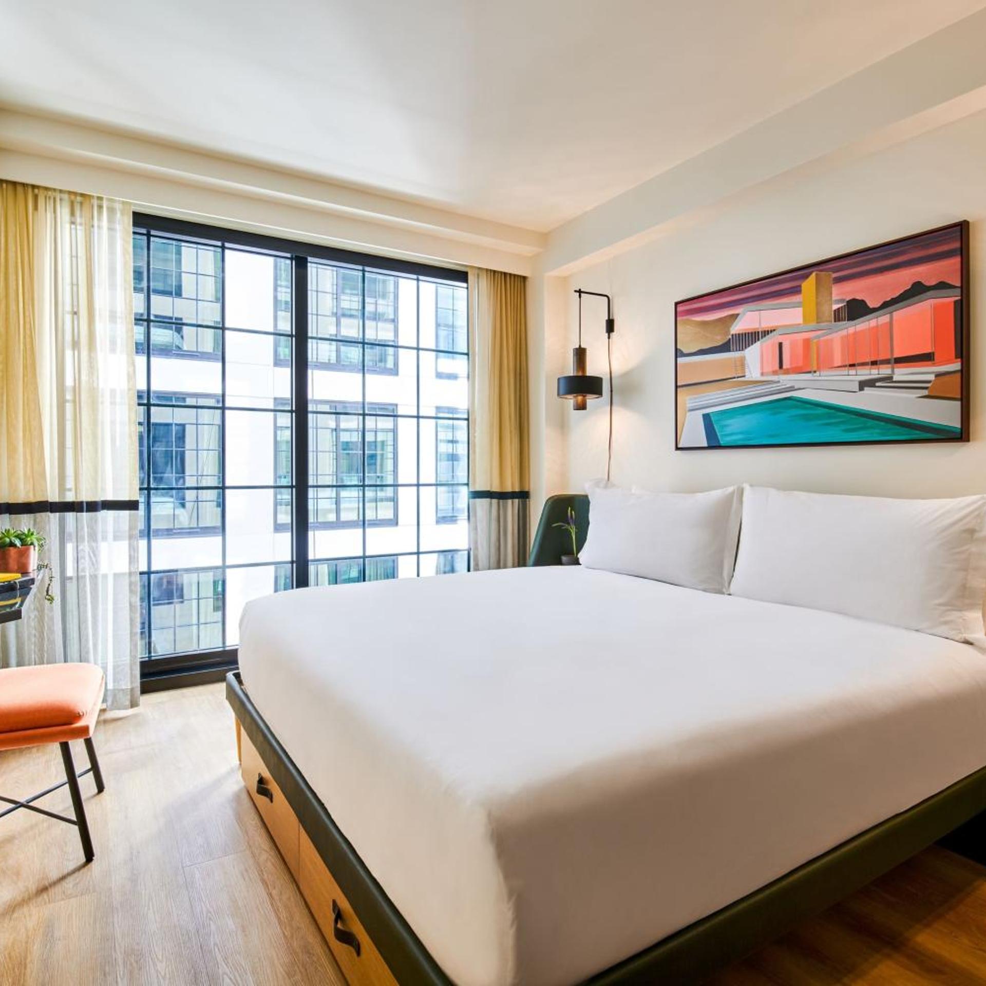 Room, Queen Bed, Atrium View