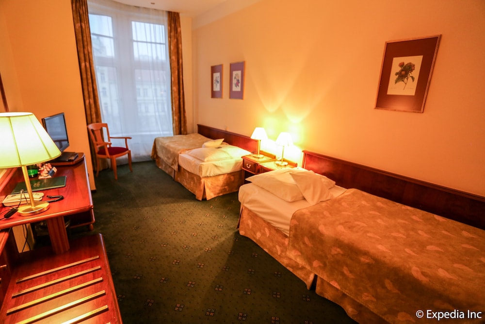 Room, Twin Beds, Wenceslas Square View، Ea Hotel Rokoko 3/5