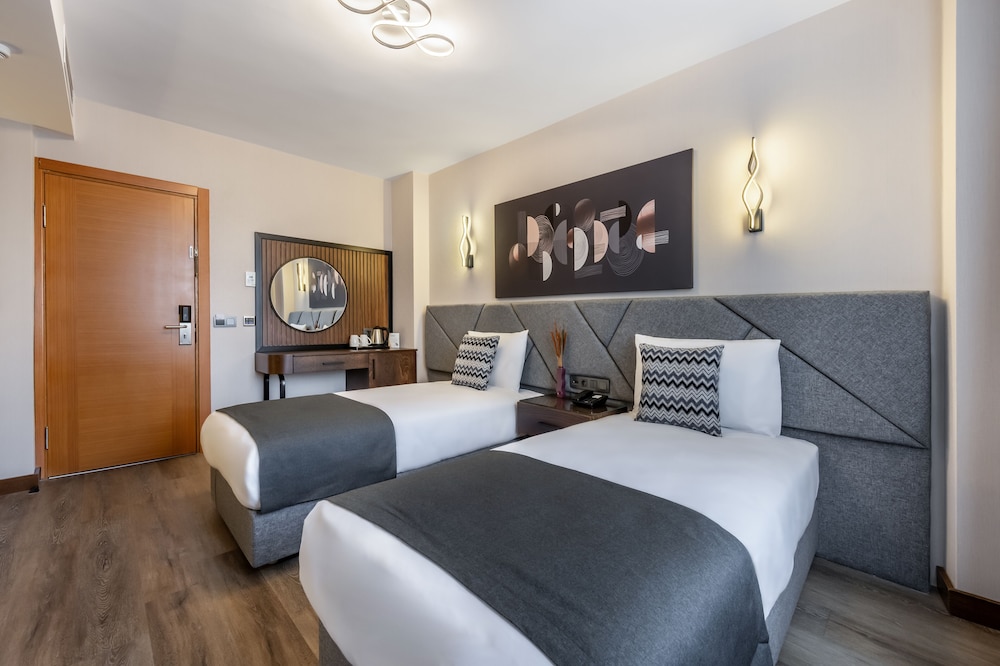 DELUXE, TWIN BEDS