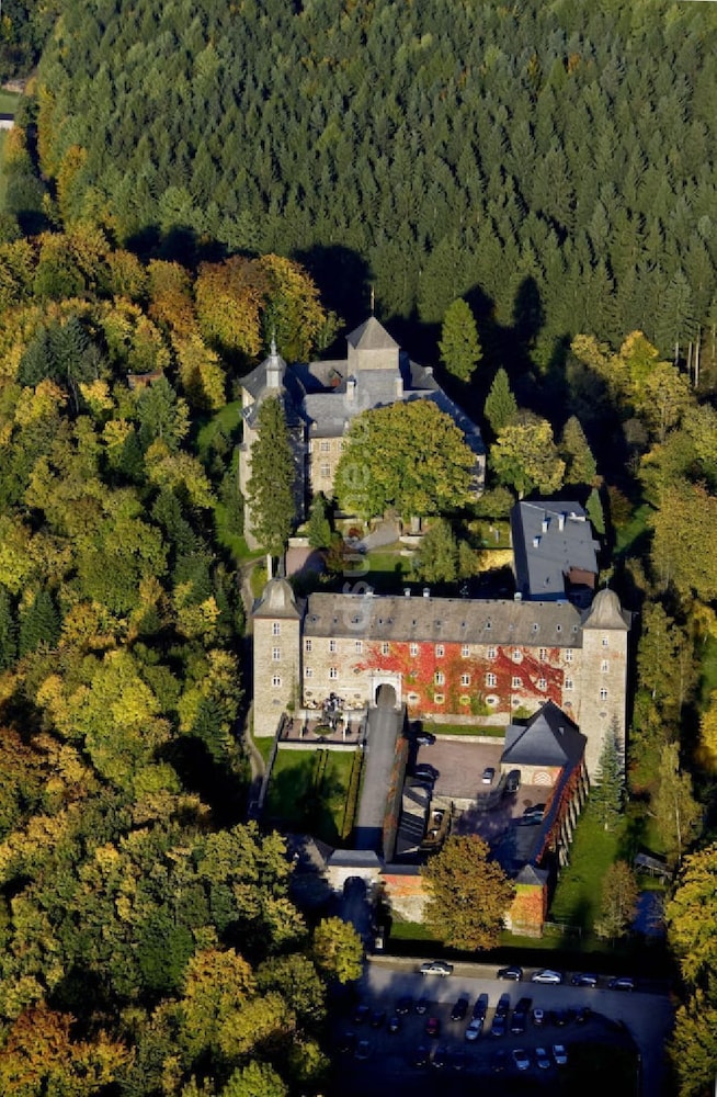 Hotel und Restaurant Burg Schnellenberg 47/54