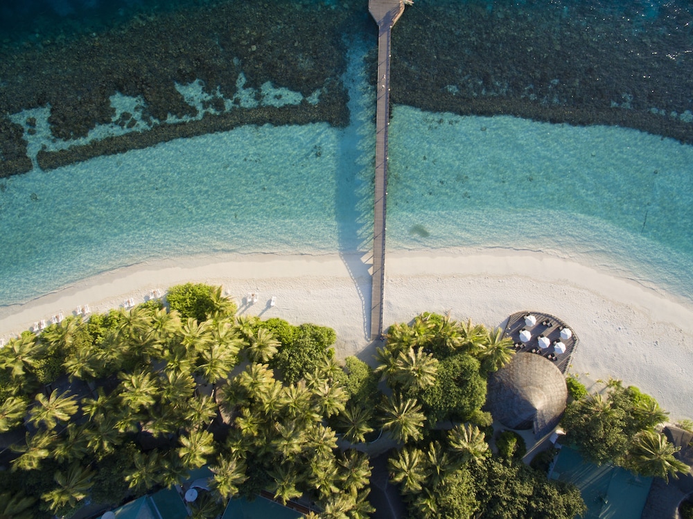 Angaga Island Resort And Spa 44/57